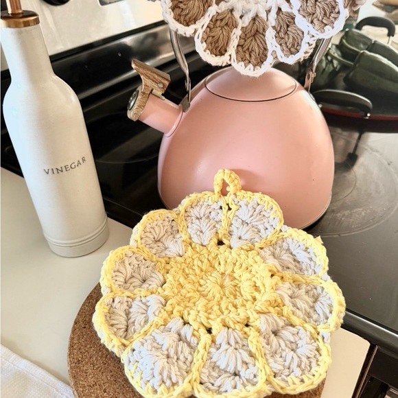 Handmade 100% Cotton Crochet Pot Holders Set of 2 – 7x7 Floral Kitchen - Picture 5 of 7
